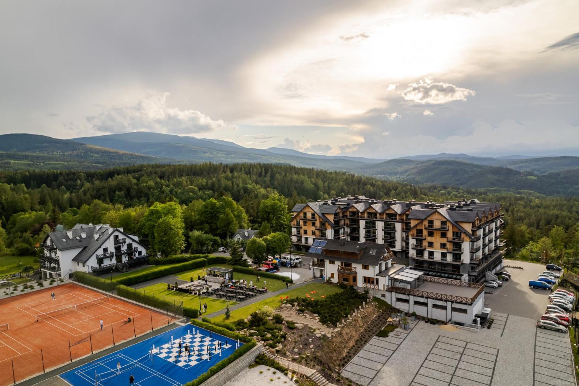 Kazalnica Family&Conference Resort Kolo Karpacza Sosnówka エクステリア 写真